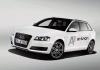 Egyms utn jnnek az Audi elektromos modelljei legutbb az A3 e tronnal kszltek el Ingolstadtban Az elektromos kompakt alapjait a szriamodell adja az els kerekeket egy 136 lers villanymotor hajtja Legnagyobb nyomatka 270 Nm tpllsrl 26 5 kWh s ltium ion akkumultor gondoskodik